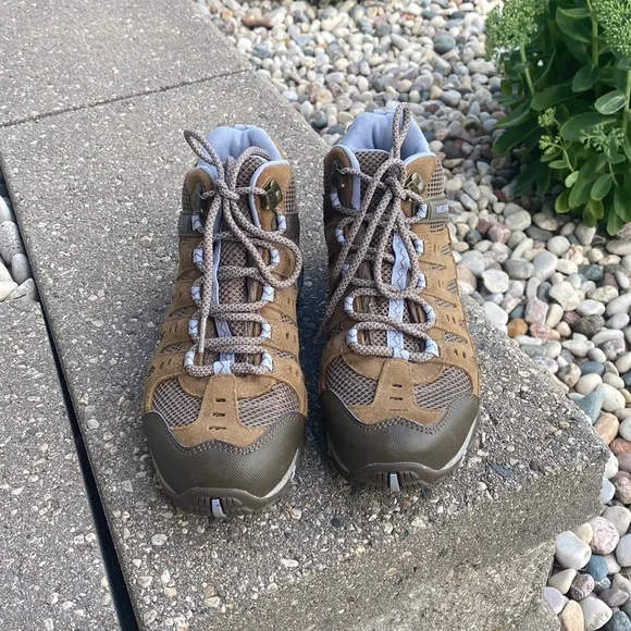 Poshmark cheap hiking boots